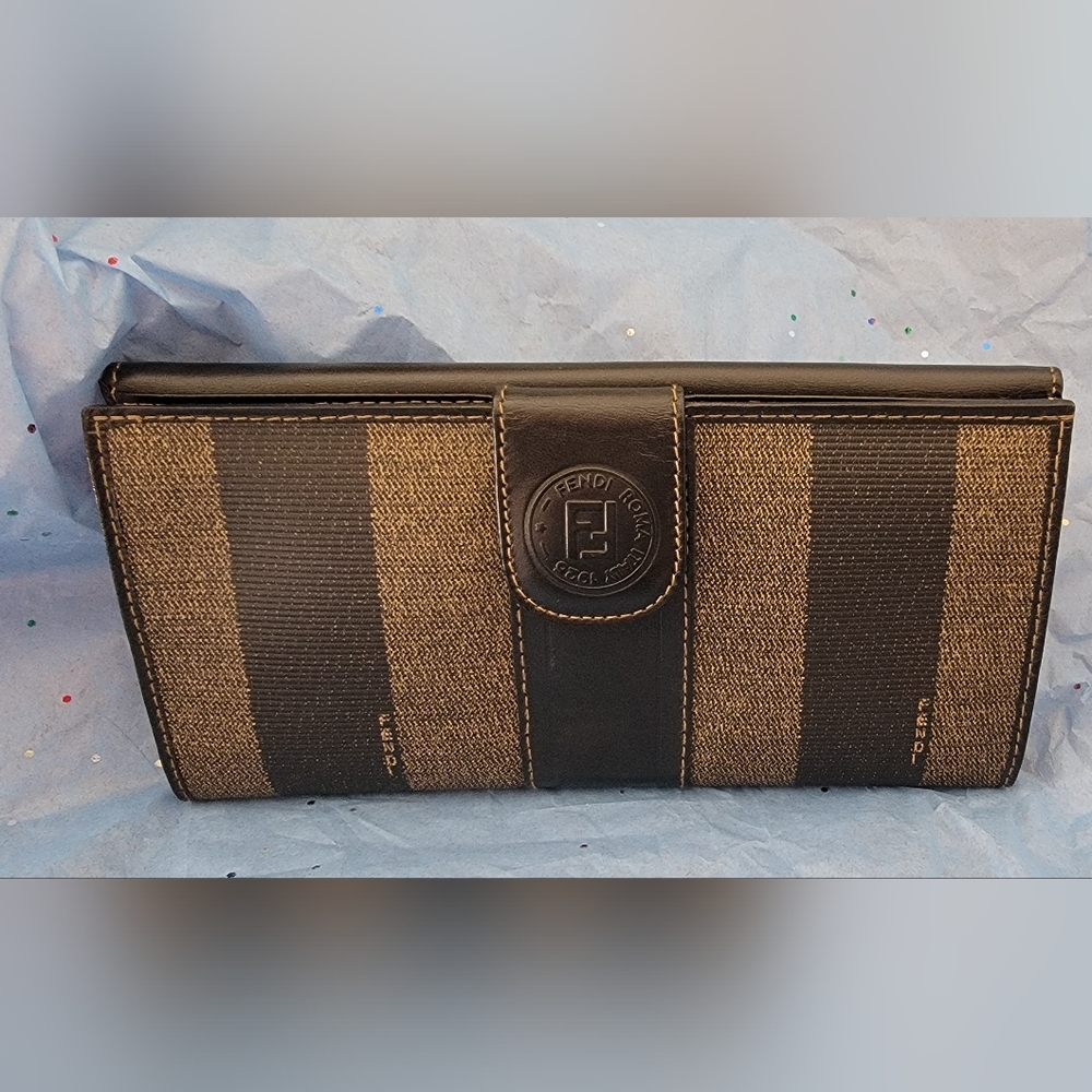 FENDI Pequin Bifold Long Wallet (EUC)